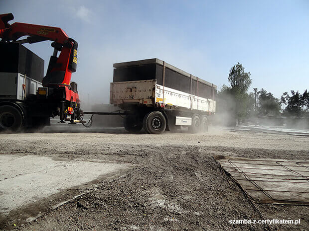 Transport monolitycznych szamb betonowych  w Zbąszynku z gwarancją